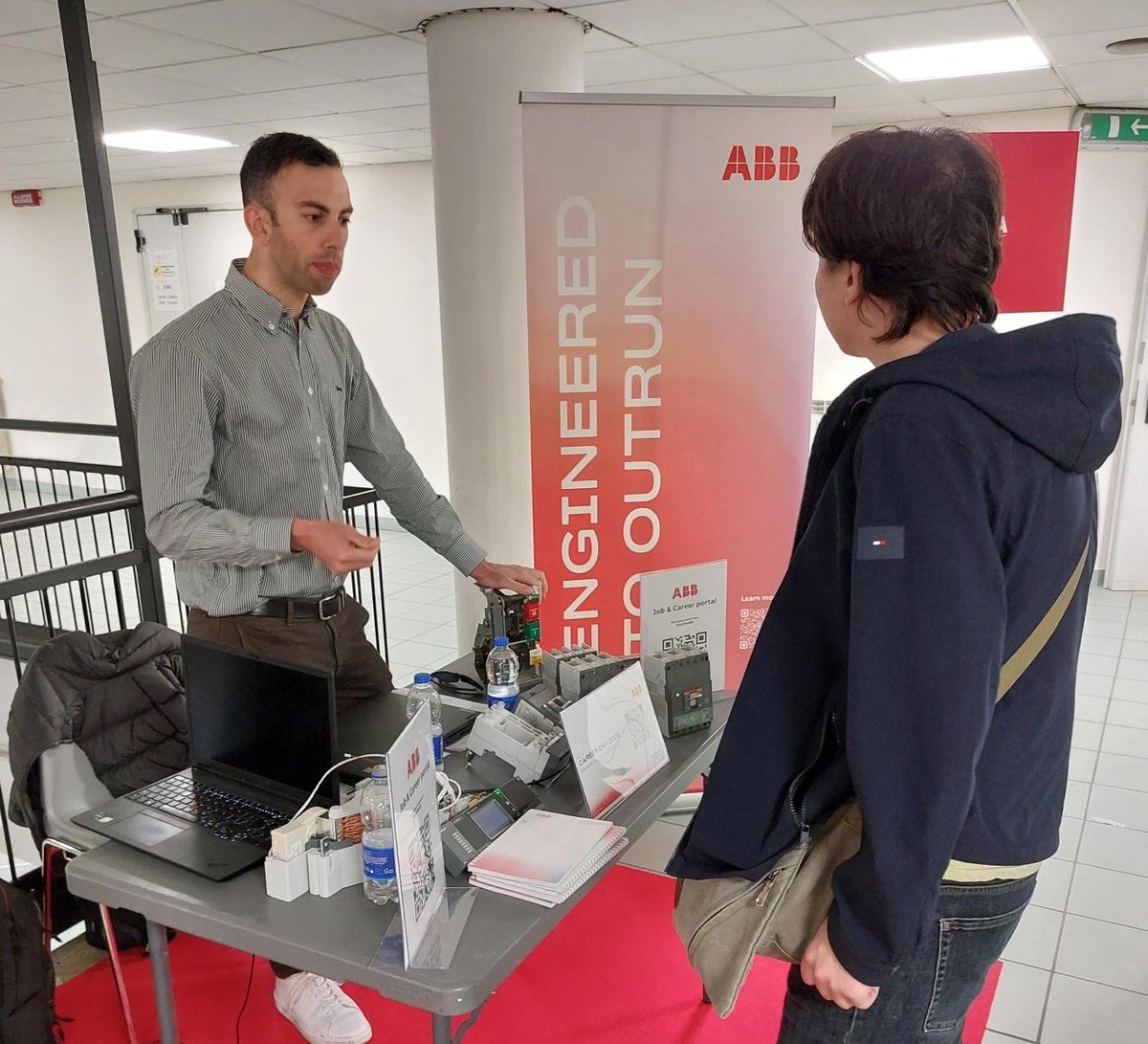 ABBItalia's tweet photo. 🎓 Ieri al #CareerDay dell’@uni_cassino: grazie a studentesse e studenti per entusiasmo e curiosità.

Momenti di confronto che fanno la differenza. Non vediamo l’ora di vedervi crescere con ABB!

#ABB #RunWithABB #EngineeredToOutrun https://t.co/8FEhCRU2c1