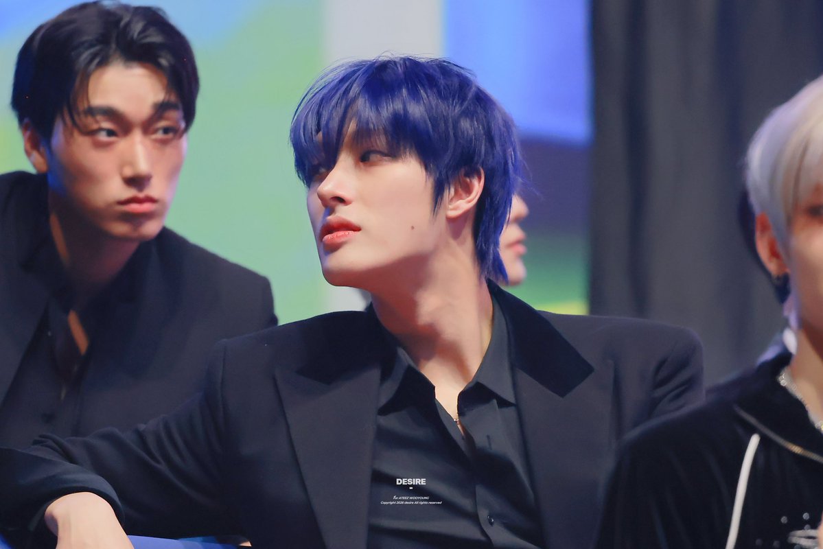 Computer tweet media