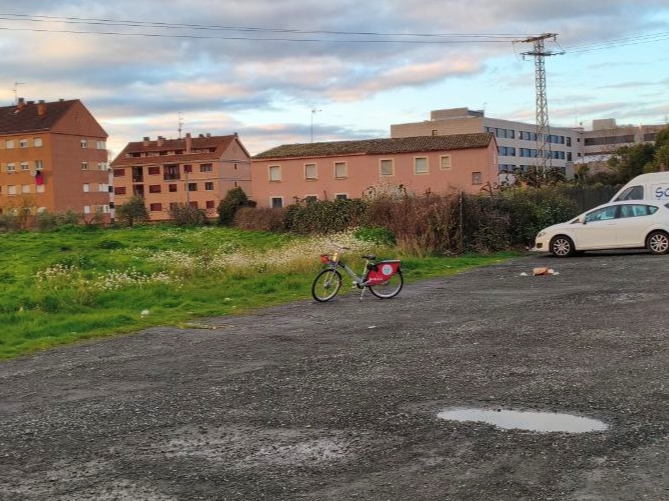 ciudadanabici's tweet photo. @logronoproximo @AytoLogrono ¿Cuáles son las condiciones de contratación del 4º intento de remodelación del #BiciLOG, @logronoproximo? ¿Costes?
El concejal (de) Circular no ha proporcionado dato alguno sobre las mismas, en una concesión blindada por 20 AÑOS por el #PP de la #Ecociudad que expira en 2027. https://t.co/fbqyAV6ytx