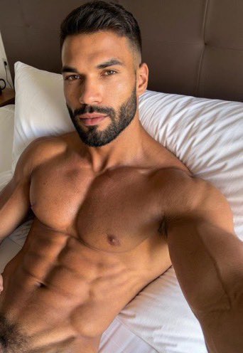 King Viktor 😈 tweet media