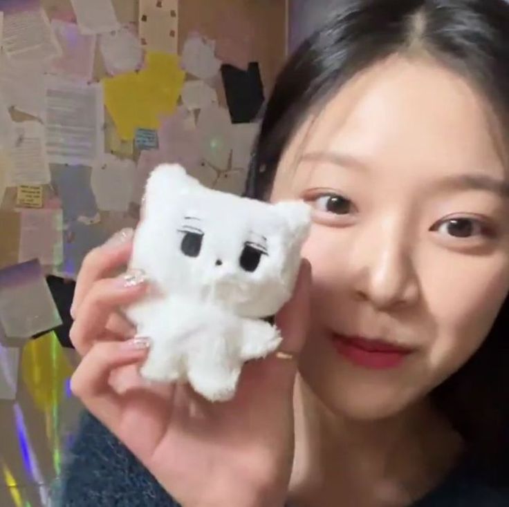 ouriichuu's tweet photo. Alguém tem interesse nessa bonequinha da hyunjin? Seria qyop pq nao sei quanto vale https://t.co/61crjKa6fx