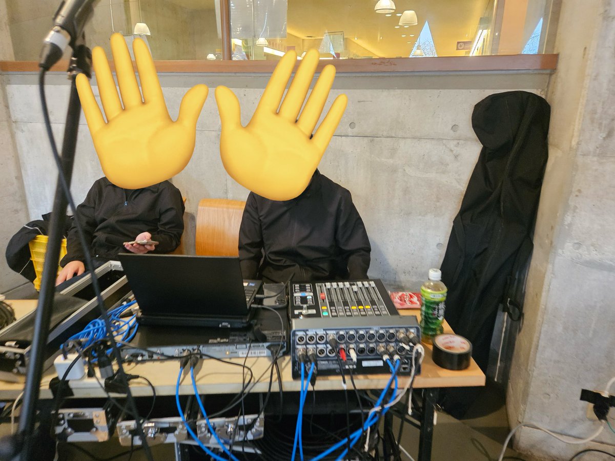 Dawkut's tweet photo. 昨日行われた卒業式後のイベント「えん」にて音響担当させていただきました！
卒業される先輩と最後に現場で会ったりなどなど…色々思い出深いものとなりました(*´∀`)♪

卒業生の皆さん、おめでとうございます🎊 https://t.co/srsXK0AZss