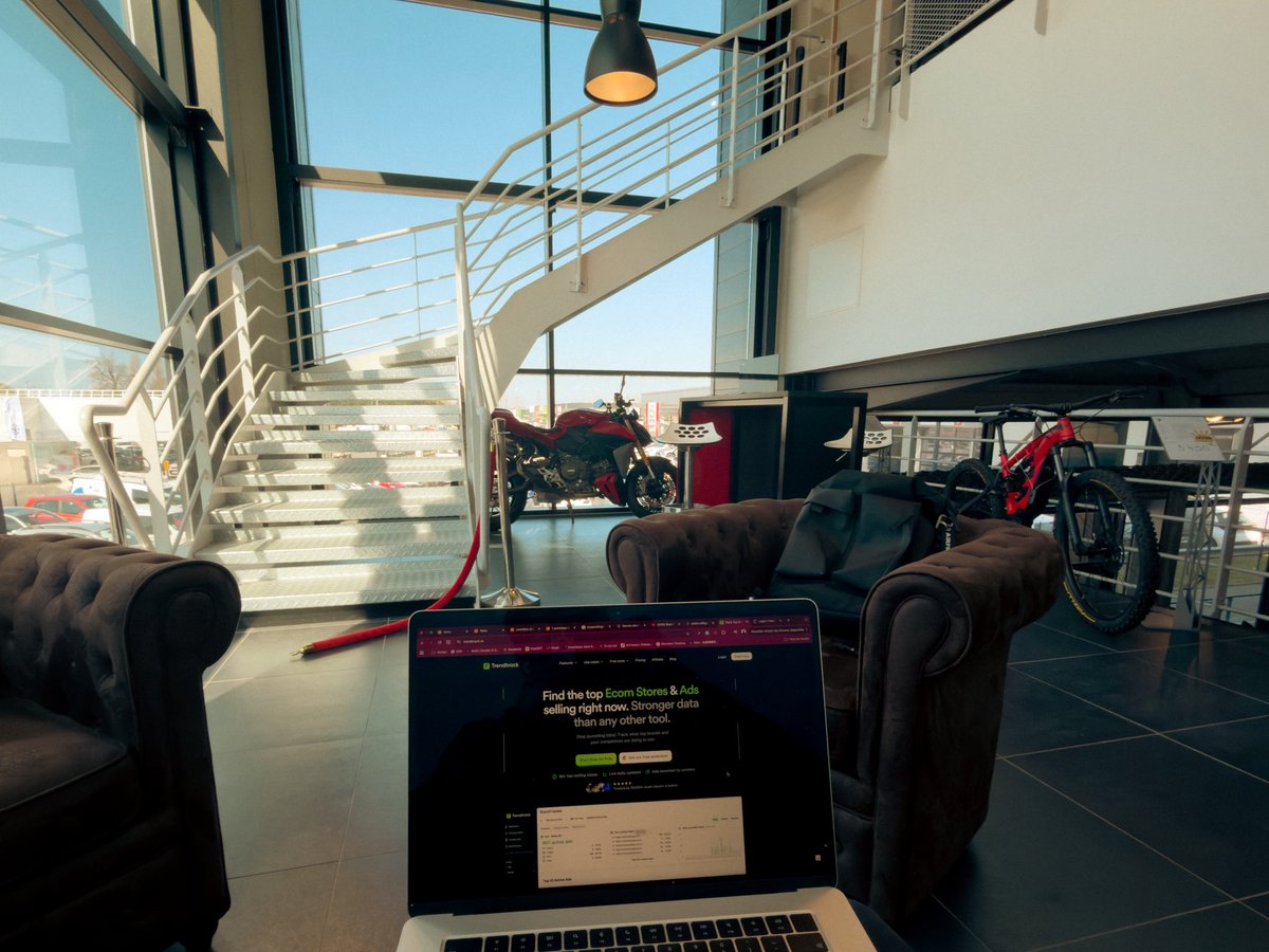 Powlisher tweet media