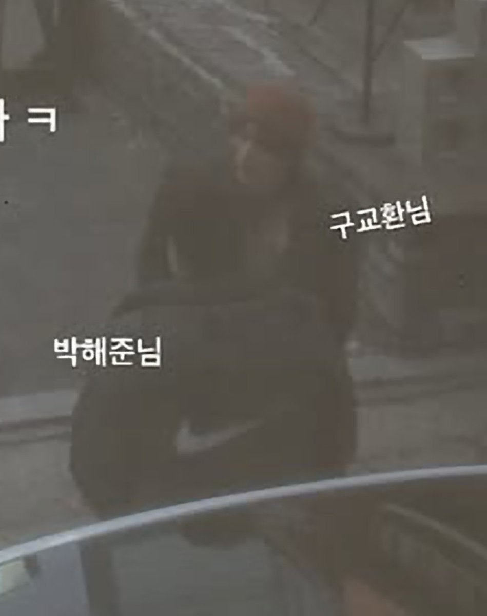 모자무싸 촬영 목격짤에 오정세 구교환 박해준 세 분 다 있는 거 보면 드라마에서 셋이 다같이 만나는 씬 있는건가?? 모자무싸에서는 오정세 박해준 붙는 장면 있을지 궁금함