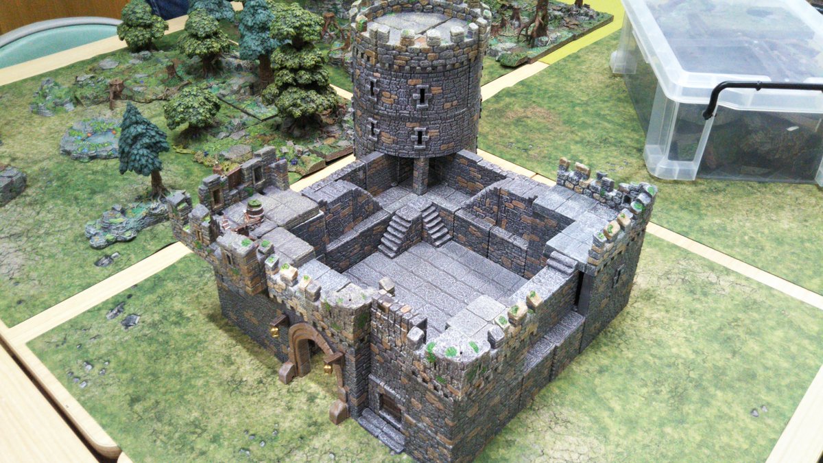 miyakami_00's tweet image. 今まで砦(らしいもの)をいくつか組んできたけど、うちのFF様やいいね押してくれた方はどんな砦(らしいもの)が
お好みなんやろね。
↑←初砦(っぽいもの)
　本格的に組んでみた砦(っぽいもの)→
↓←拡張してみた砦
　最新の砦(っぽい集落)→
(’A`) ｷﾆﾅﾙｰ
#dwarvenforge #dnd #trpg #テレイン