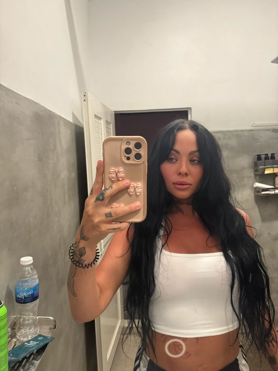 ☠️🧛♀️ willow sucks | tweet media