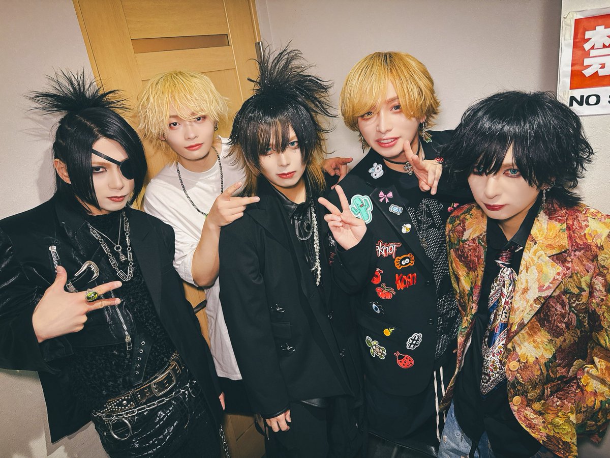 KURO OFFICIAL tweet media