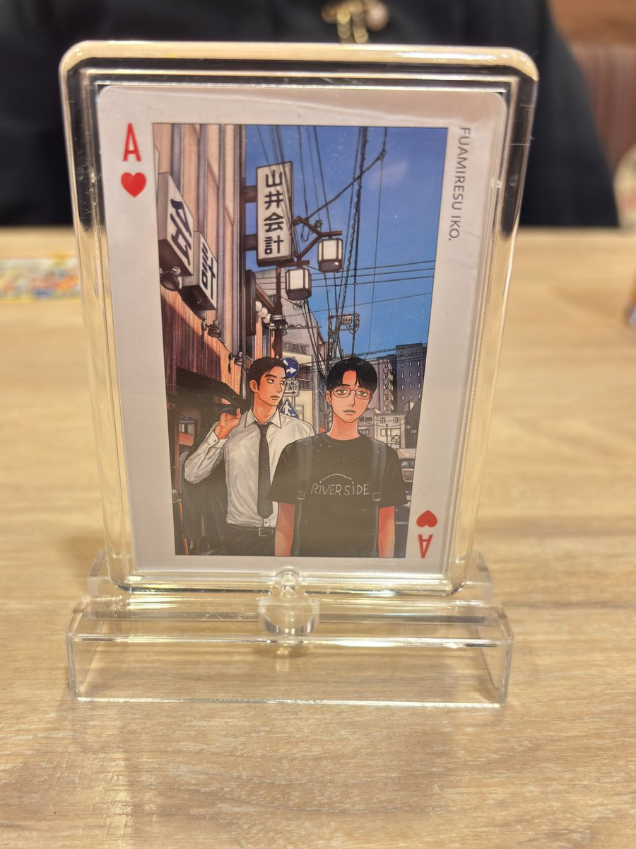 セリアに便利なケースが売ってたよ。これで全部のトランプがアクスタになる。