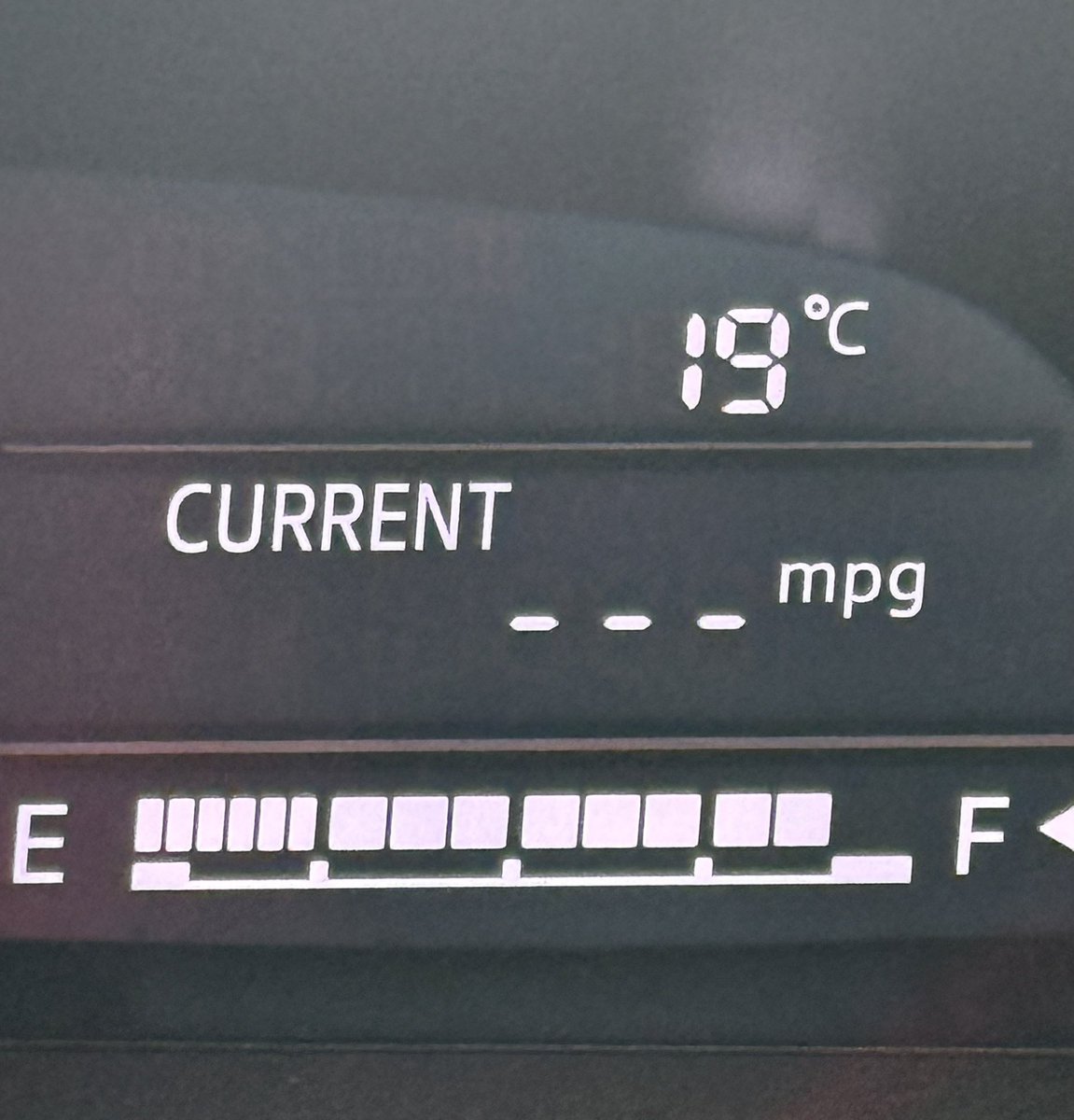 dracaryss13's tweet photo. Me carro baja un cuadrito de gasolina automáticamente yo: NECESITO FULLEAR!!!!! https://t.co/YmO7EtQRSv