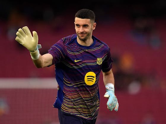 Joan García injury scare yesterday vs Newcastle had us sweating like Jericho’s walls about to fall 😅
Calf clutch, subbed off… panic!
But tests today: NO INJURY! He’s cleared &amp; ready for Rayo Sunday 🟢🧤
Walls still standing tall! 💪 #ViscaBarça