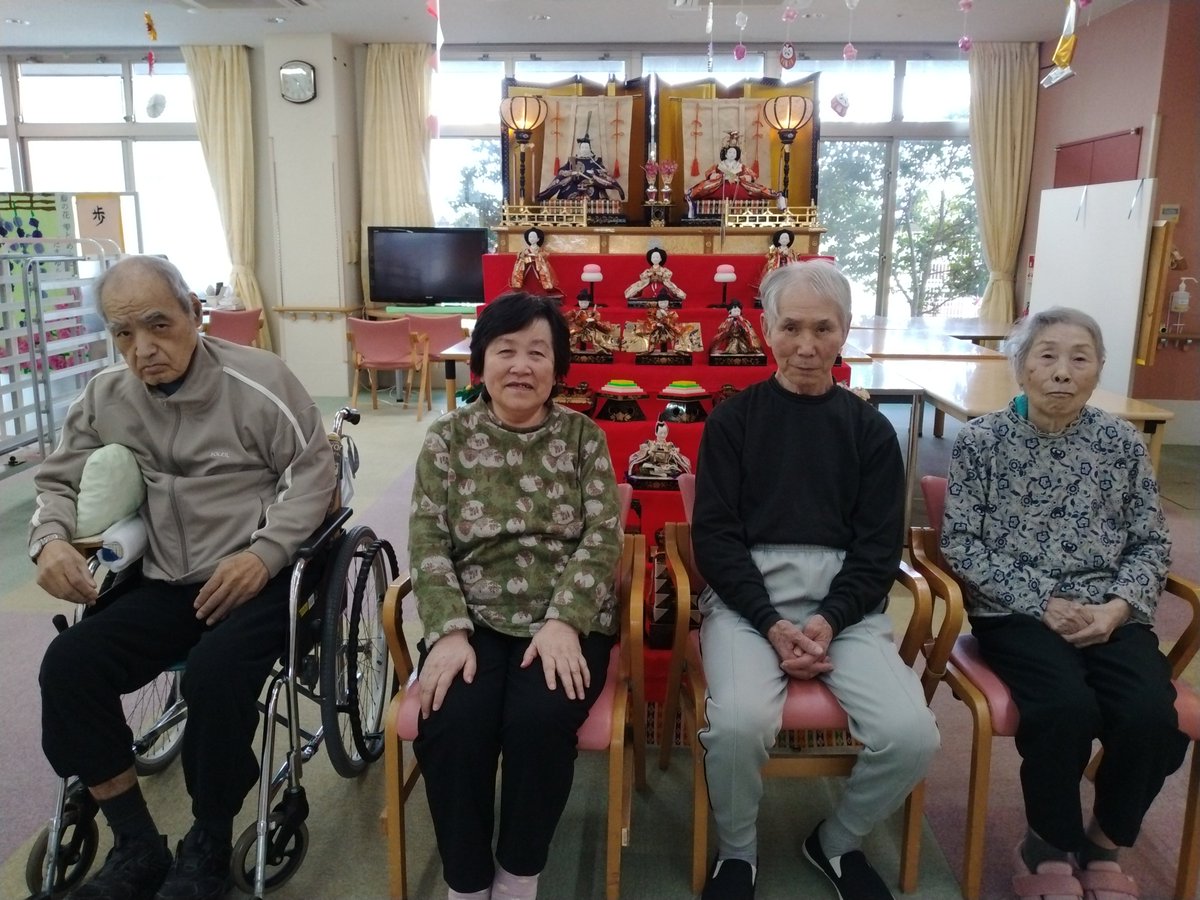 sibi6565's tweet photo. ３月といえばひなまつり♪雛人形を飾り記念写真！ https://t.co/zEktSZRiHr