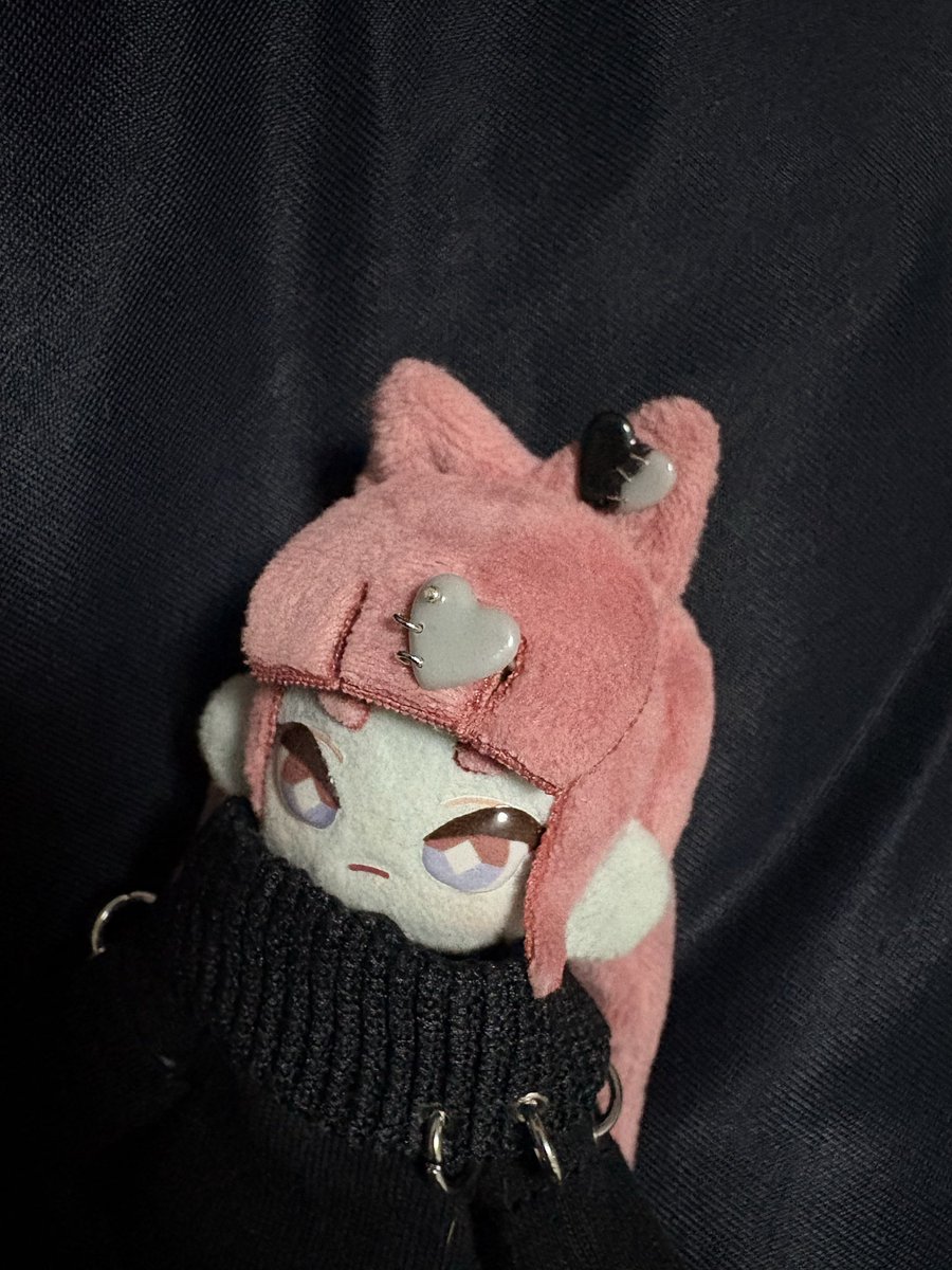 私は明日行けませんが作品はねねこちゃん（<a href="/pnmosky/">ねねこ</a> ）に委託させていただきます

ねねこちゃんはとっても小さくて可愛い髪飾りやベルト、ネックレスなどを出しています☺️
うちの子も大満足な顔しとります🫶

#ぷにみお
#ぷにクロ