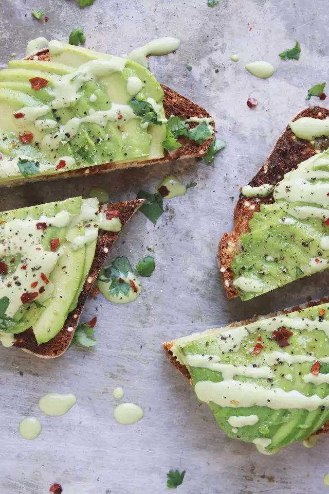 YGholave's tweet photo. Sunny Saturday brunch: crispy avocado toast + iced oat latte. Perfect bite + perfect sip = my happy place https://t.co/0BkA0lJLuc