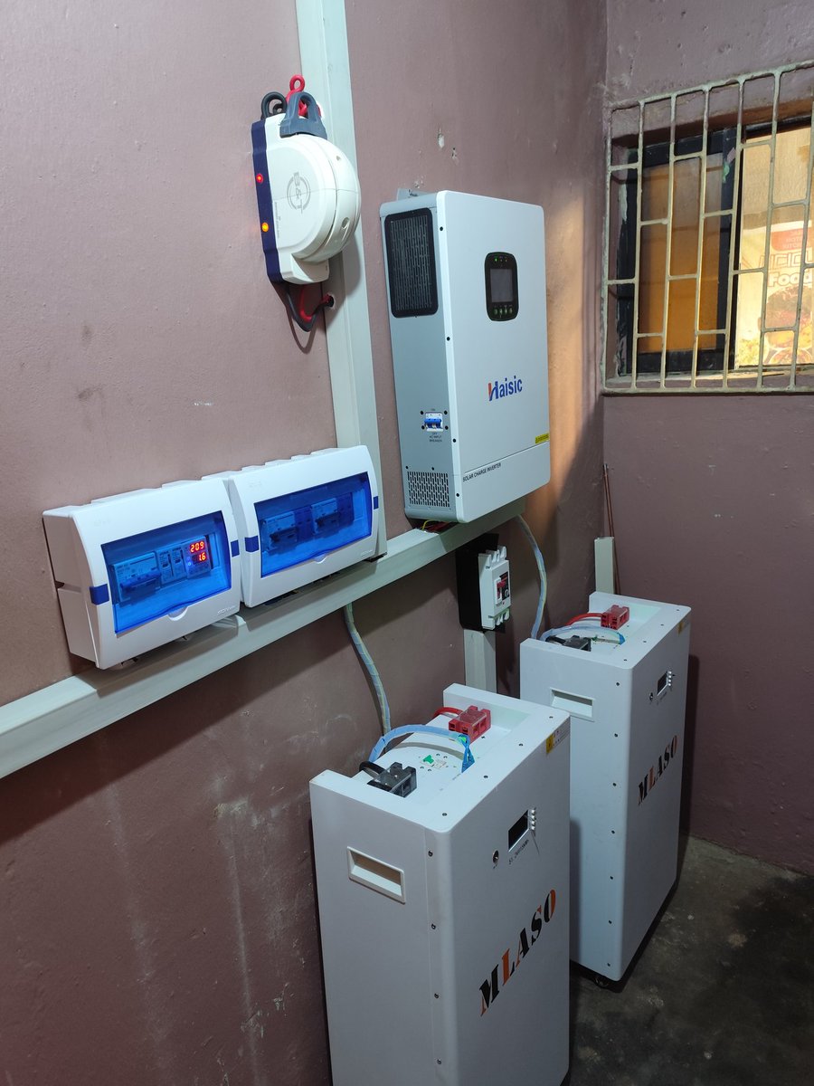 hakmax's tweet photo. 15kva hybrid inverter system with 2 units of 15kwh lithium batteries.
With 18 units of 630w half cut mono panels. 

VoltVibe Technologies 
08022745057
08154450091 https://t.co/URyEZfe25o