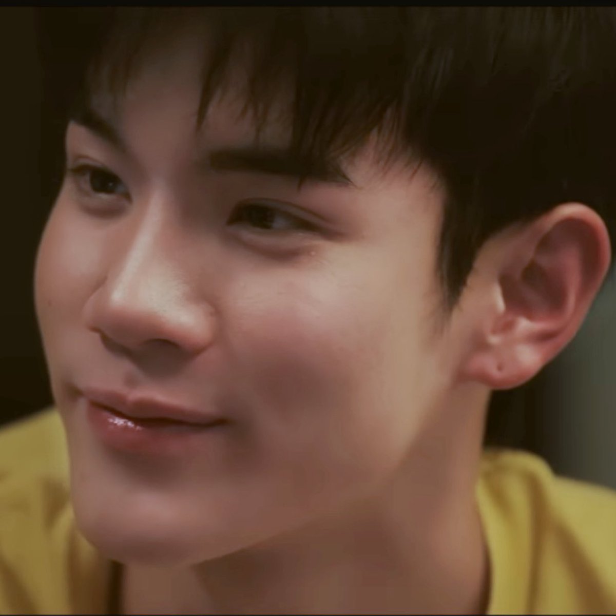 ((แอบนอยทรงผมน้องแทนรักอ่ะ มานดูจะมีทรงให้เลือกทำมากกว่านี้ง่ะ (ตอนในไพลอตก็น่ารักนะ ) หรือปล่อยแบบไม่ต้องเซ็ตเยอะยังได้ แต่ก็รอดูก่อนอาจจะมีหลายทรงแล้วแต่ซีนมั้ง))