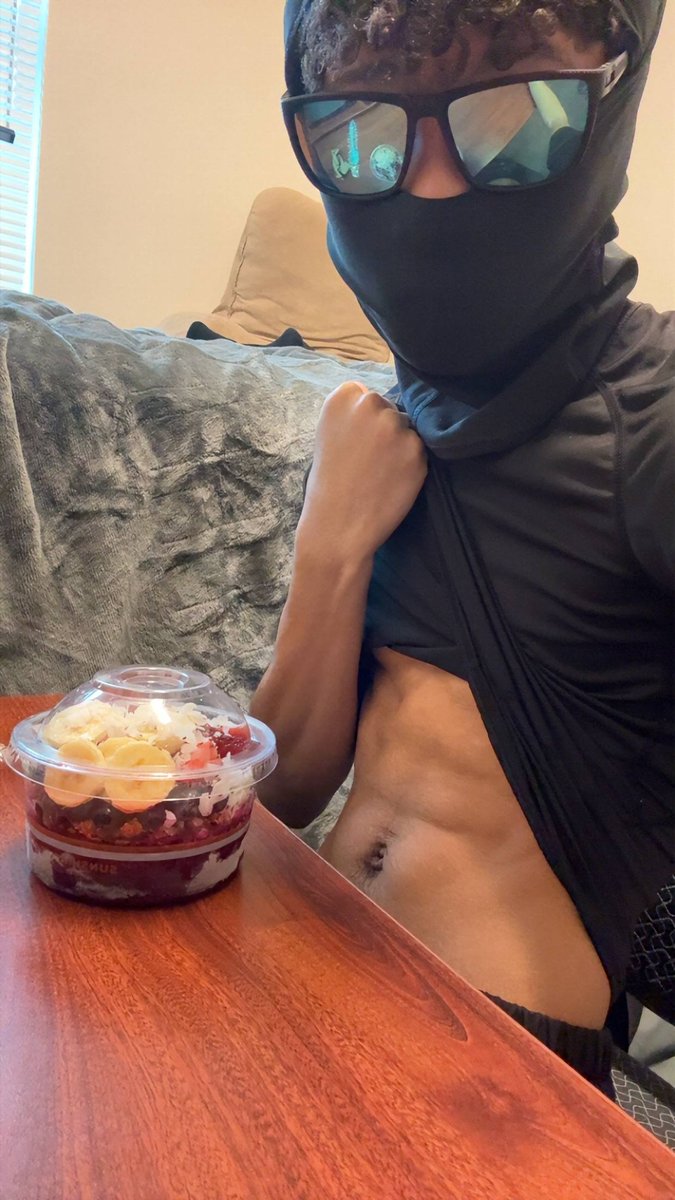 CollegeboyXP tweet media