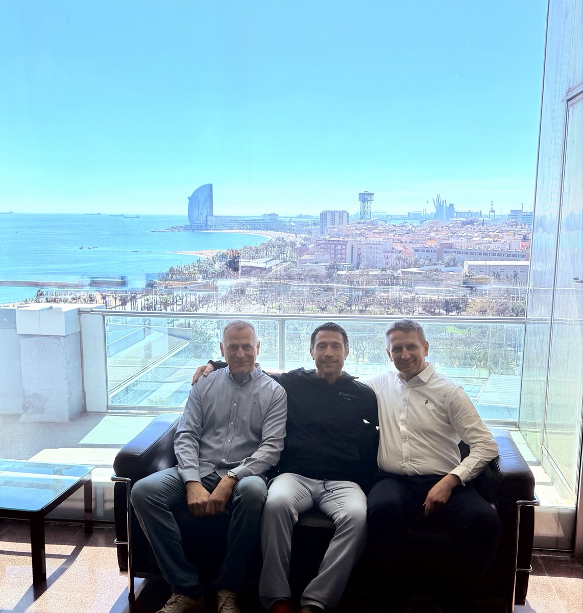 HpbMar's tweet photo. A big thank you 🙏 to all colleagues and friends who traveled from 🇮🇹 🇵🇱 🇬🇷 to spend a full #RoboticSurgery day with us at the HPB Unit, @hospitaldelmar Barcelona. https://t.co/wfqlPJ51ru