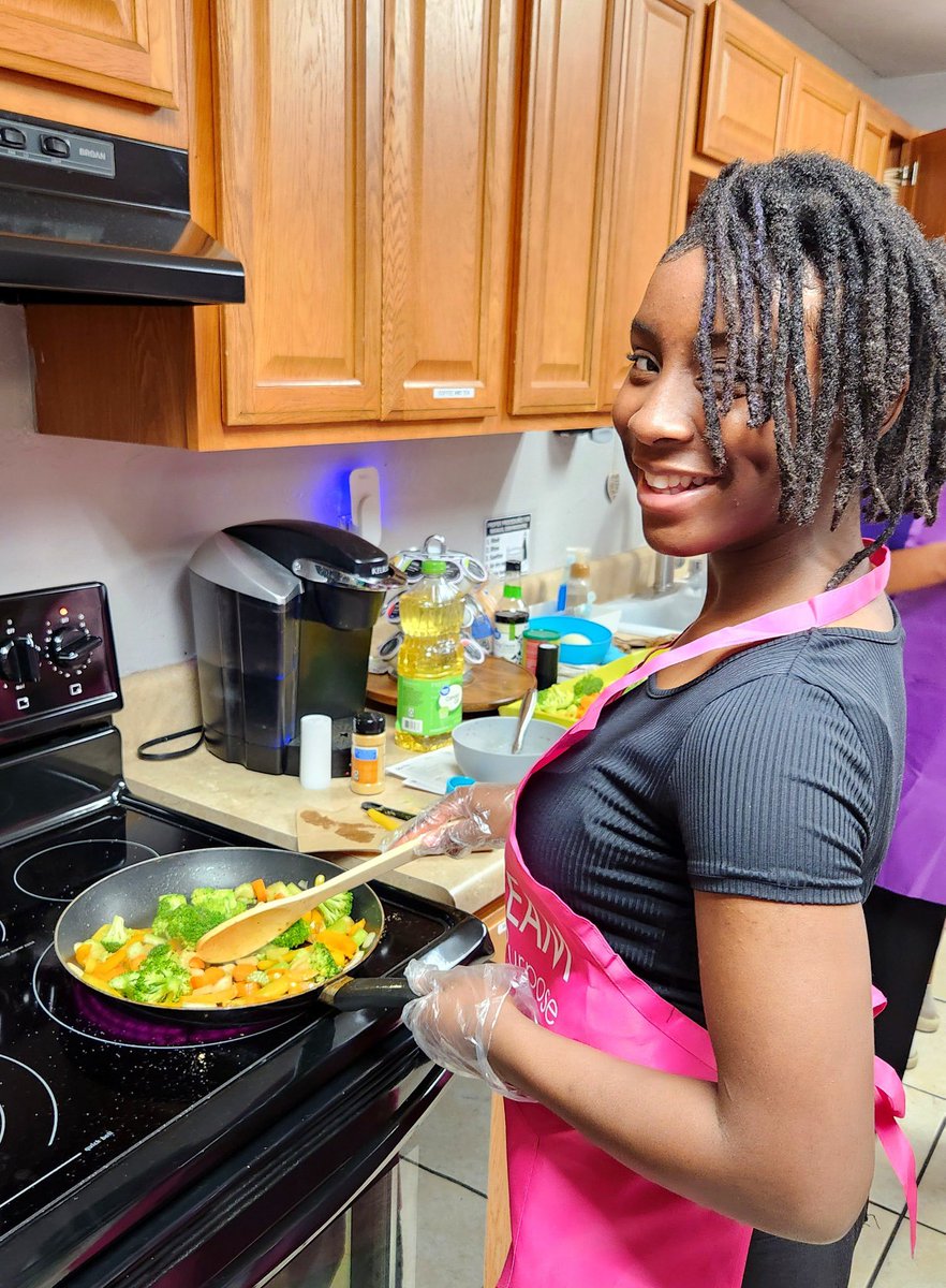 DR3AM_Purpose's tweet image. Confidence can start in the kitchen.
Girls ages 11–18 are invited to Culinary Creations, a hands-on Cupcakes &amp;amp; Conversations experience focused on healthy cooking and life skills.
📅March 28 | 2–4 PM. Register dreamonpurpose.org/events/
#DreamOnPurpose #cookingskills #Panamá #altın