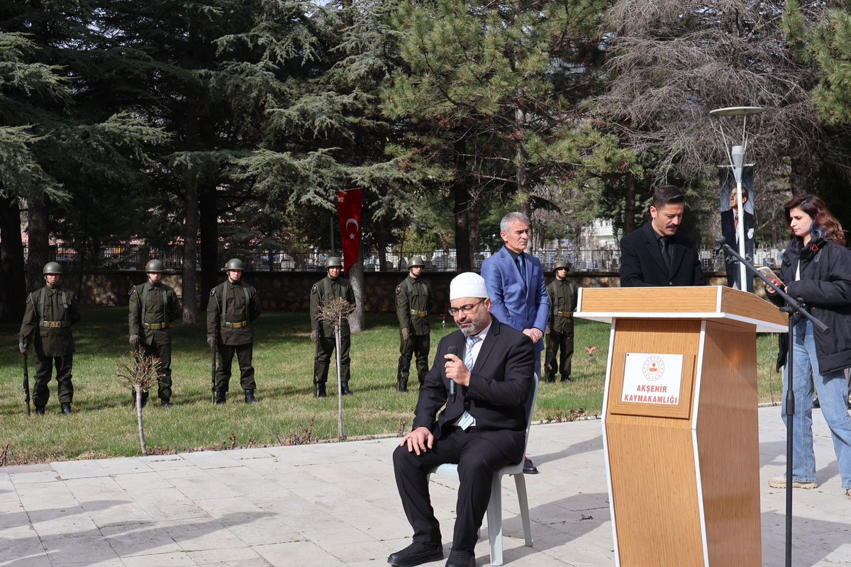 18 Mart Şehitleri Anma Günü ve Çanakkale Zaferi dolayısıyla Program Düzenlendi

Akşehir Şehitliğinde düzenlenen programa ilçe Kaymakamı Dr. Mustafa Yiğit, ilçe protokolü ve şehit yakınları katıldı.Programda Kur’an-ı Kerim okunup İlçe Müftüsü Ahmet Müjdeci tarafından dualar edildi