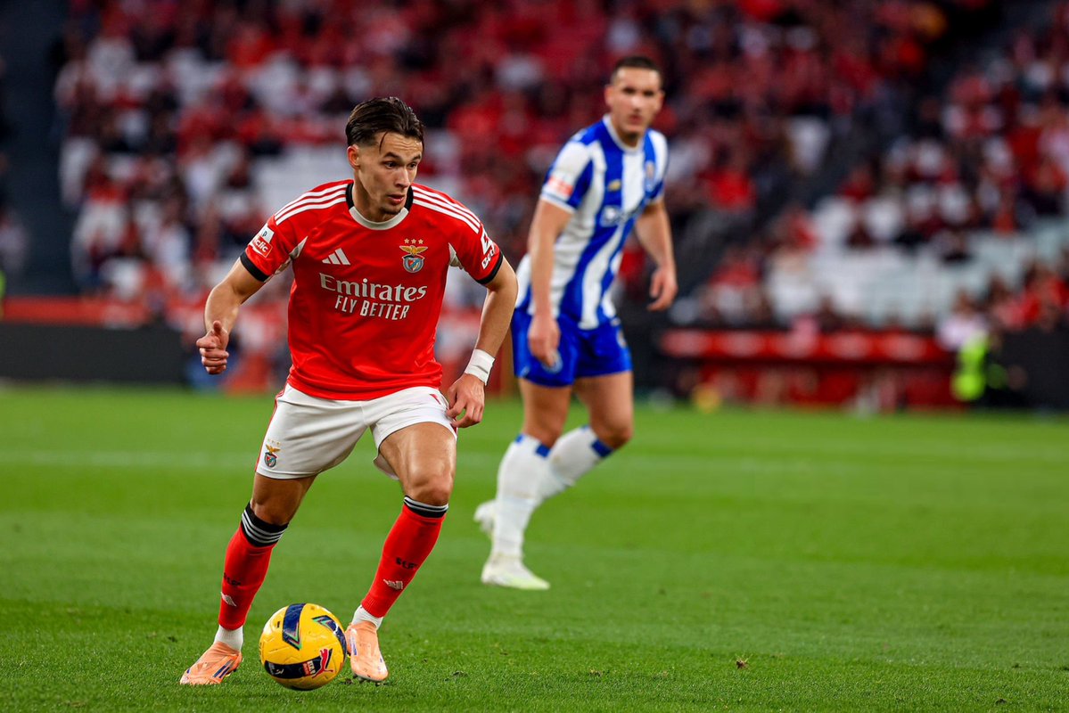 PLUS Benfica tweet media