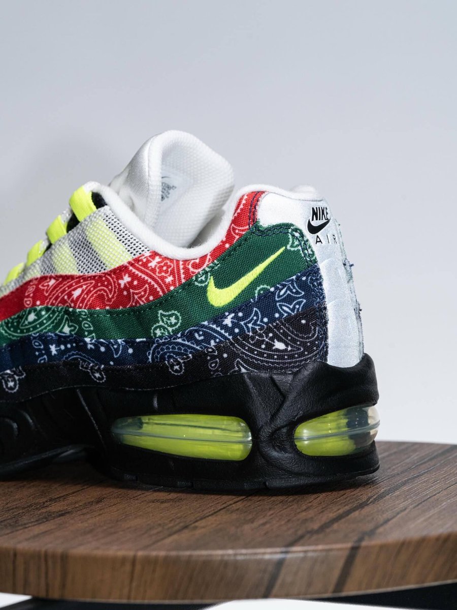 JustFreshKicks tweet media