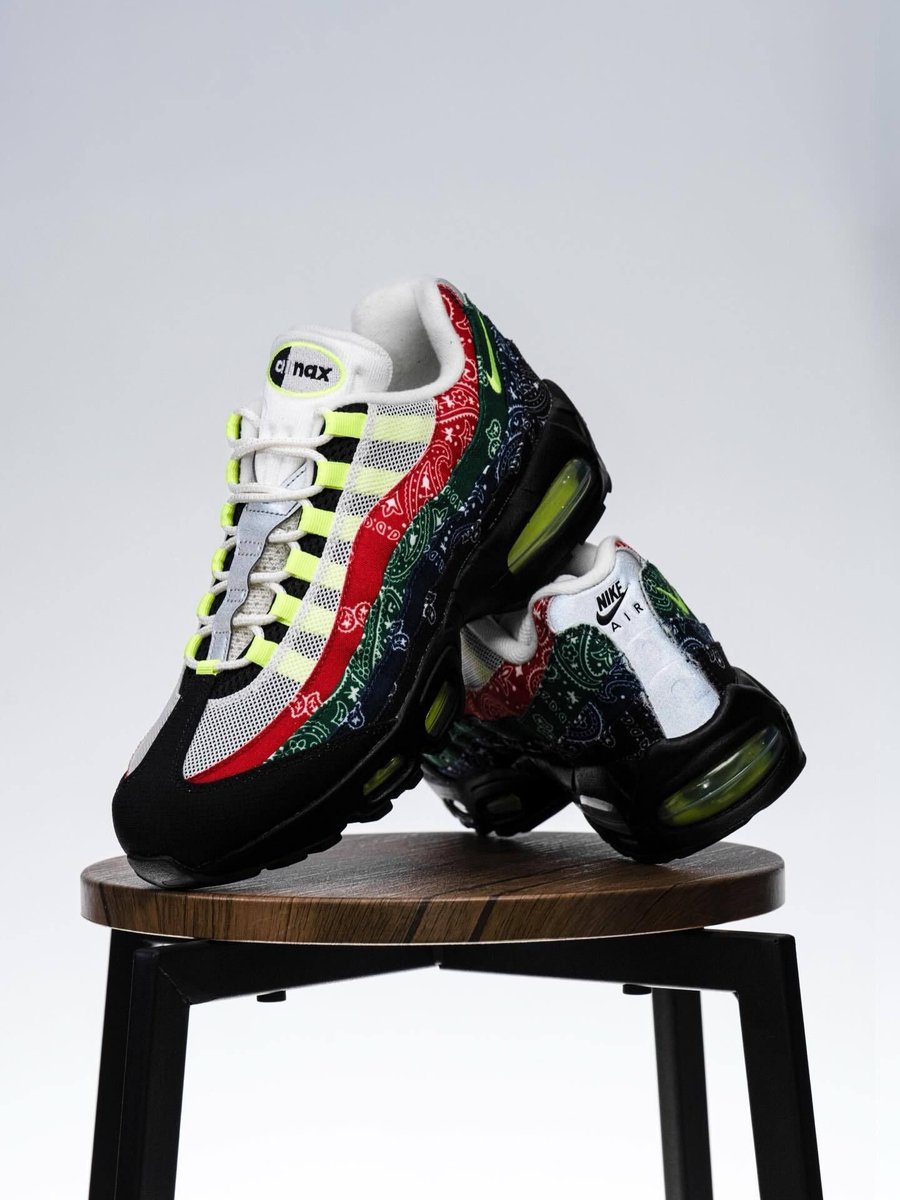 JustFreshKicks tweet media