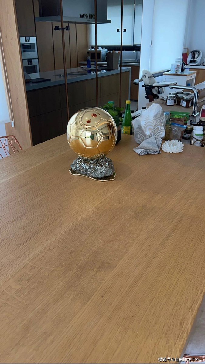 119Diva's tweet image. "Today’s playtime win: Turned a cardboard box into a ‘dragon cave’!  Mom/dad = the sneaky dragon, kid = the brave knight/princess. Laughter u003e screen time. What’s your silly at-home adventure  #亲子时光 #ImaginationUnleashed"