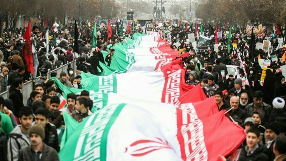 نقشه‌ی پیروزی ما را چه خوش ترسیم کرد!
در همان مشت_گره_کرده است، یعنی اتحاد
#نصر_من_الله
#تا_پای_جان_برای_ایران