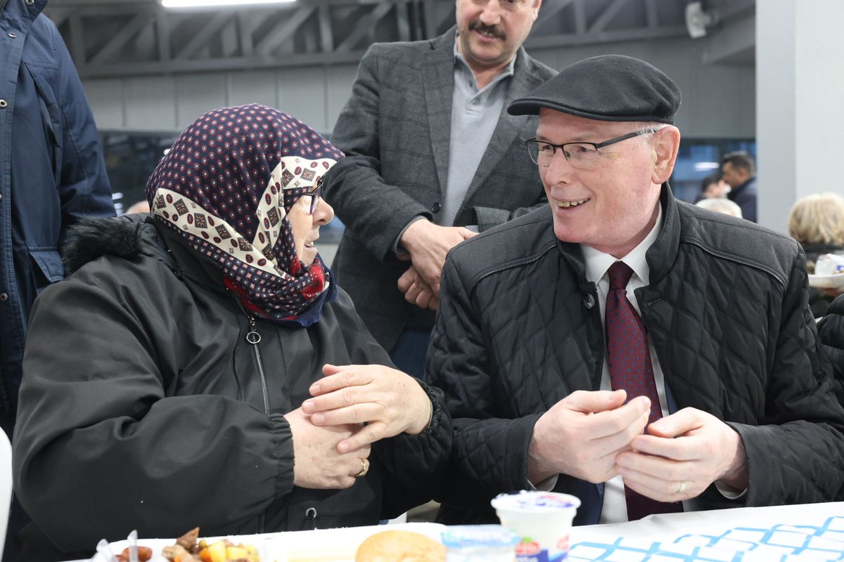 eshaberlercom's tweet photo. BAŞKAN VATANDAŞTAN İSTEDİ; YATMADAN ÖNCE ÇANAKALE’DE SAVAŞANLAR İÇİN DUA EDİN
https://t.co/APPS2fMZdb #Ramazan #İftar #Odunpazarı Belediyesi #Eskişehir #Toplu İftar #Çanakkale #Kazım Kurt https://t.co/6pLApqgNUO
