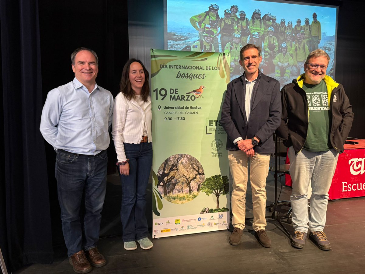 Plan_INFOCA's tweet photo. Organizado en el Campus El Carmen por la @UniHuelva con ocasión del #DíainternacionalDeLosBosques que se celebra mañana, el #DirCOP de #Huelva, Alejandro López, ha participado esta mañana en un seminario temático presentando el #SEIF de #EMAINFOCA https://t.co/WE8DfIBYqT