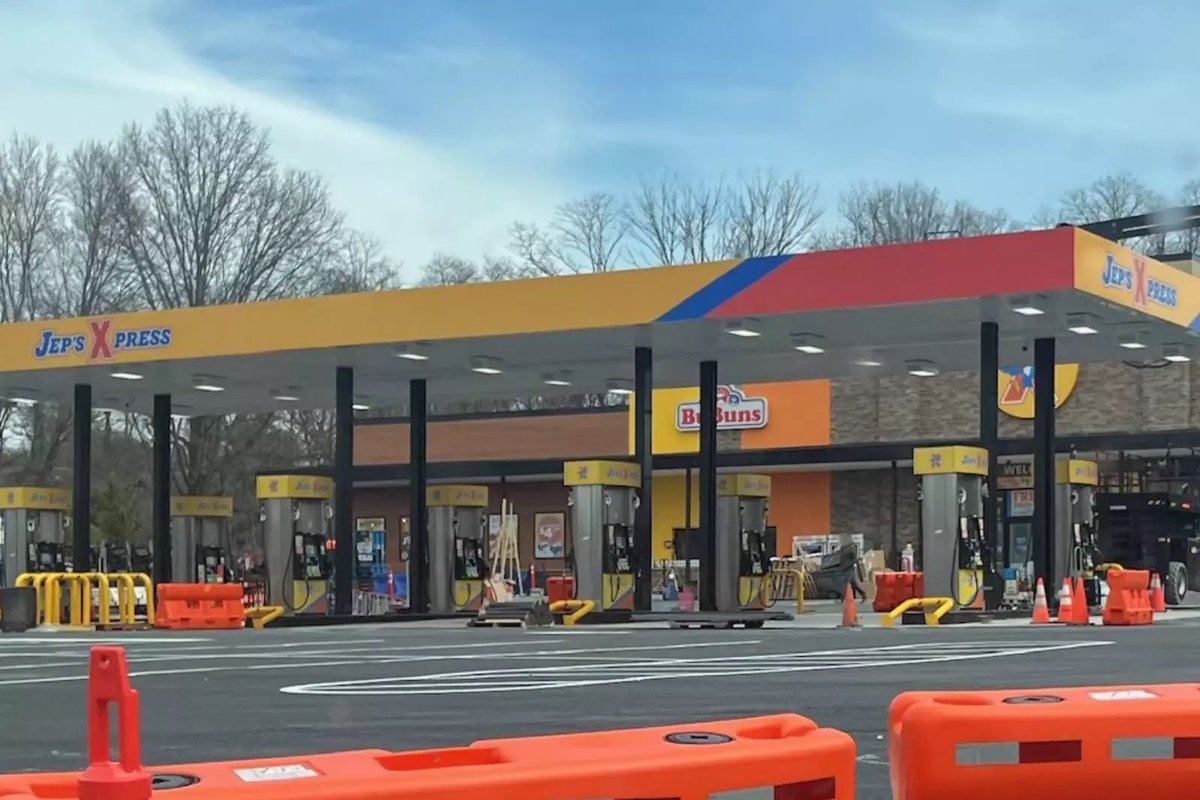 Adam Driver Central tweet media