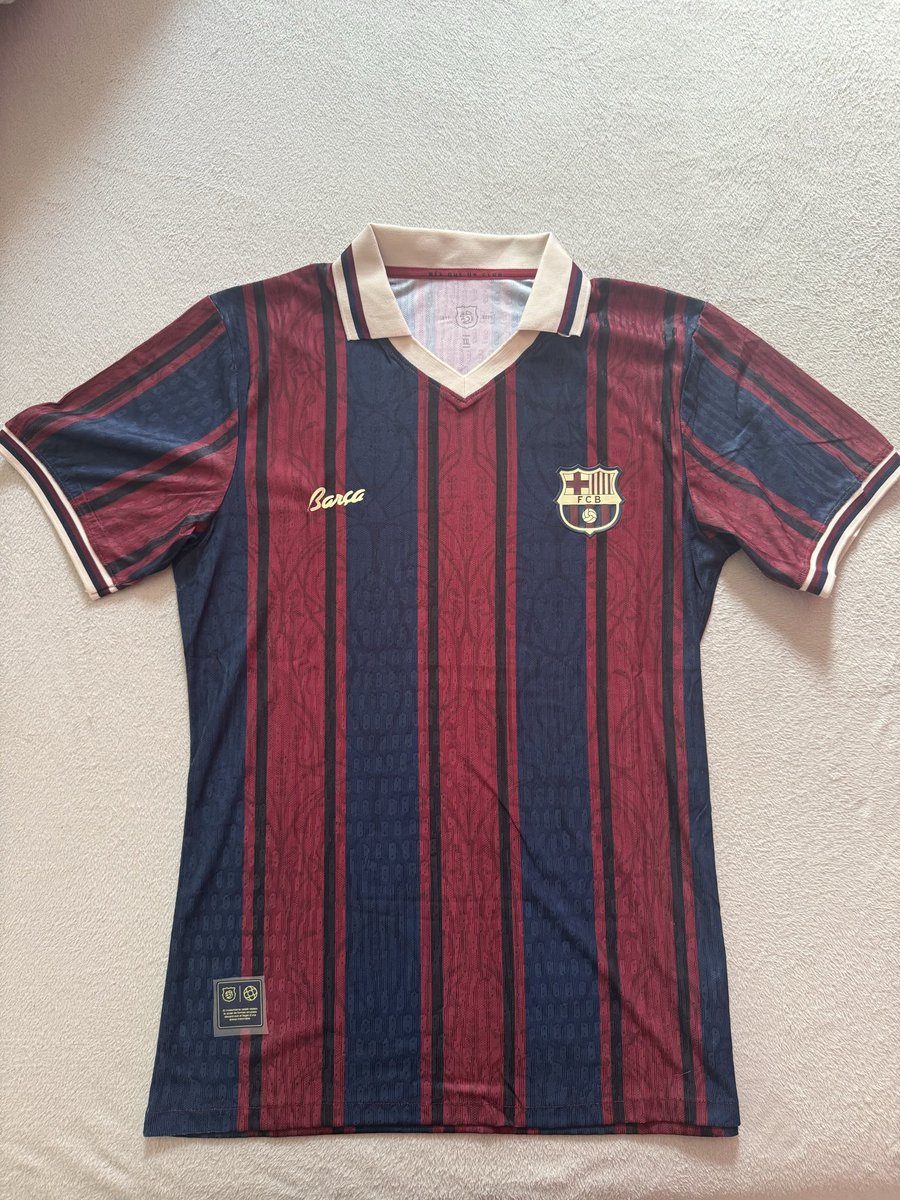 Hace unas dos semanas pedí unas camisetas del <a href="/FCBarcelona/">FC Barcelona</a> a través de <a href="/gwjersey888/">GWjersey</a> y son preciosas 💙❤️

Todos los detalles, el escudo, los dorsales y los parches son increíbles 🔥

👇En los comentarios os dejo unas fotos más detalladas para que las apreciéis mejor.
