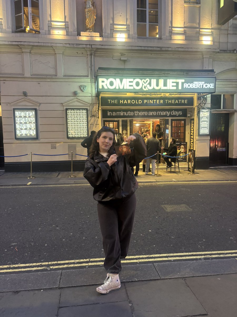 zoe ᖭི༏ᖫྀ tweet media