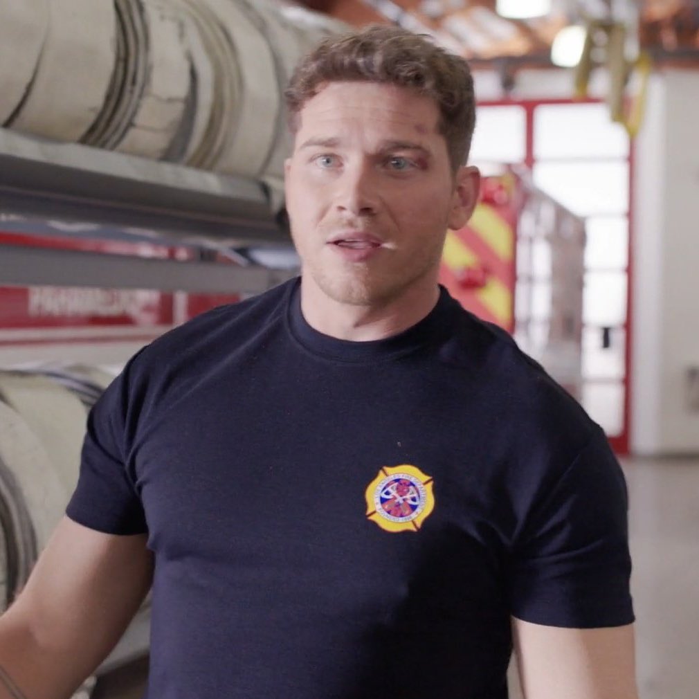 leo joy / sam / ev 🦝🧸🐶 buck foot tweet media