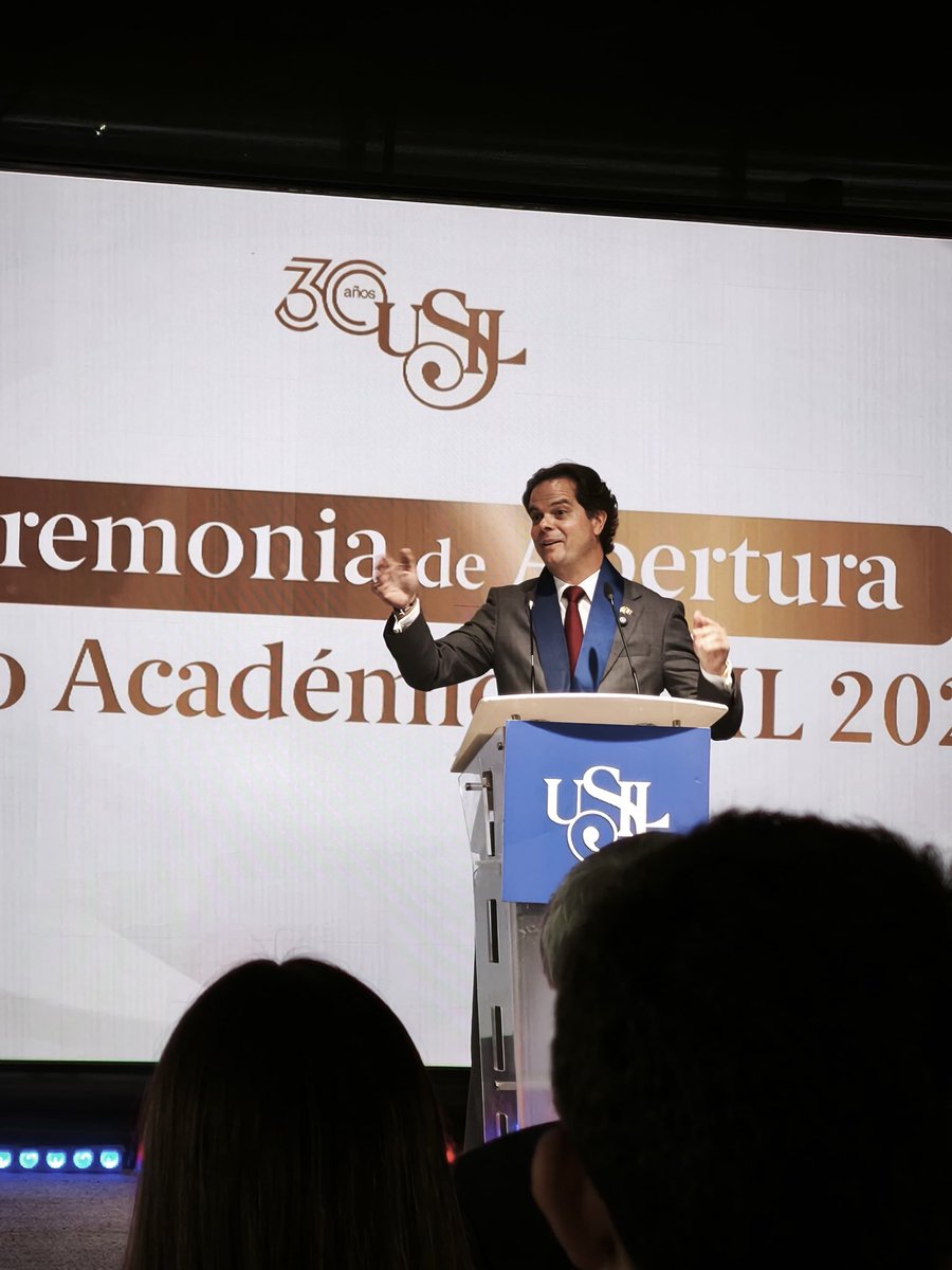 ChavezPolitikha's tweet photo. “Jóvenes del Perú: no esperen el futuro, constrúyanlo hoy” (Bernie Navarro, embajador de los Estados Unidos en  Perú en la inauguración del año académico USIL 2026-1 https://t.co/3UBIvSNRFO