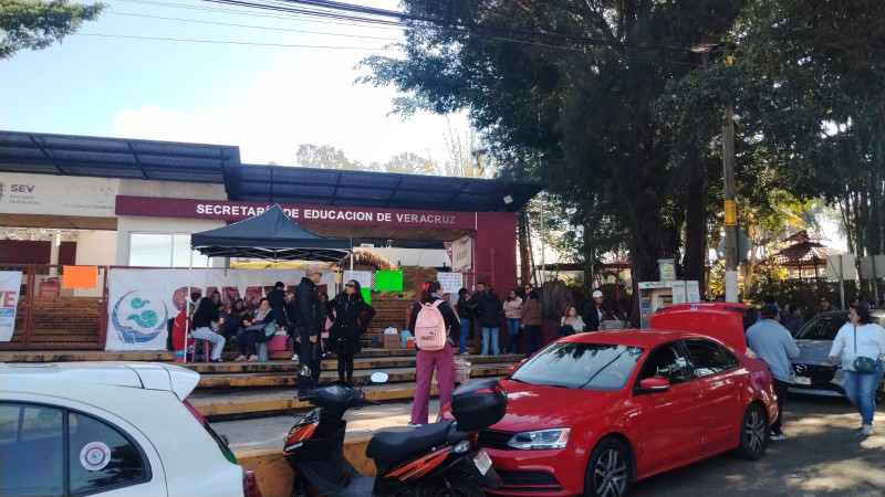 reyesisidoro's tweet photo. Por el despido injustificado de trabajadores del programa Vasconcelos, toman la SEV https://t.co/JTDncLpw2G https://t.co/B8772CB0Ly