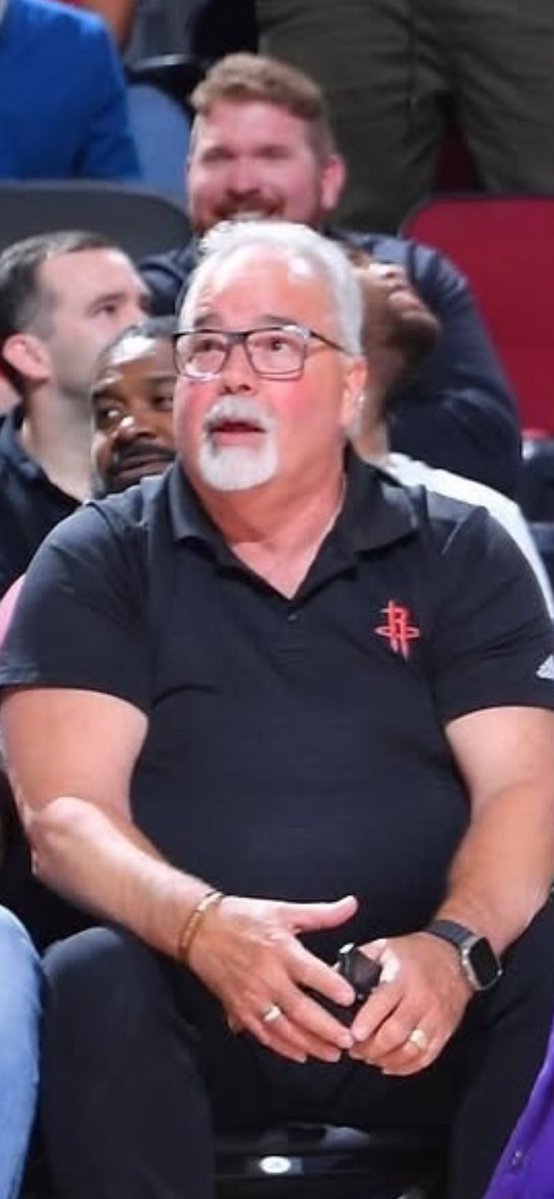 Luka in LA tweet media