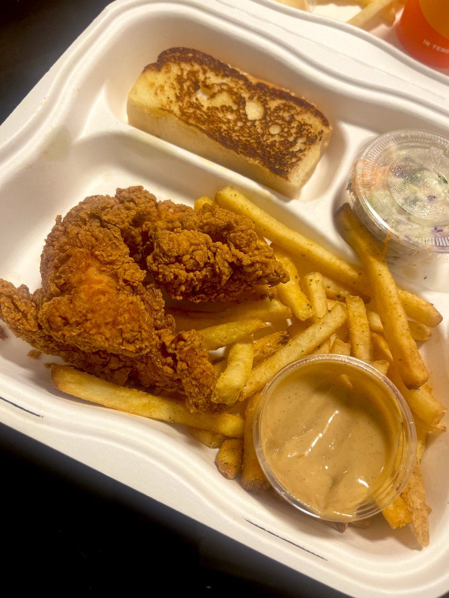 Chloe 💸 tweet media