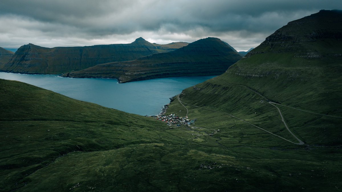 𝘄𝗮𝗻𝗱𝗲𝗿𝘁𝗿𝗮𝘃𝗲𝗹𝘀 tweet media