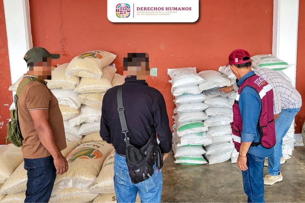 CADH_GobOax's tweet photo. En coordinación con la #SEGO y #CDPAZ  seguimos con la atención en territorio en San Juan Mazatlán Mixe, dando continuidad al acompañamiento a familias en situación de desplazamiento forzado interno de Loma Santa Cruz y Los Valles. https://t.co/byZjE3jYIT