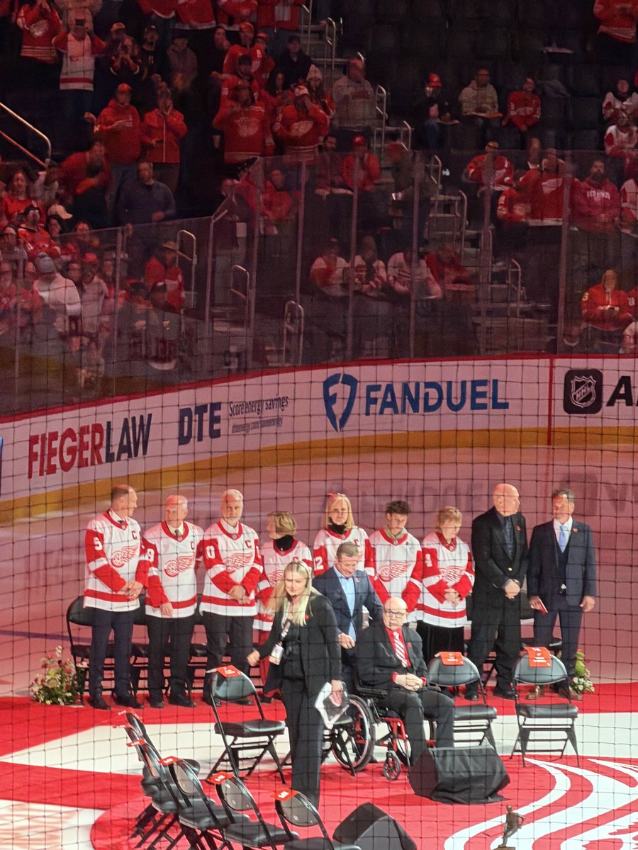 Supersonic Redhead🛫 tweet media