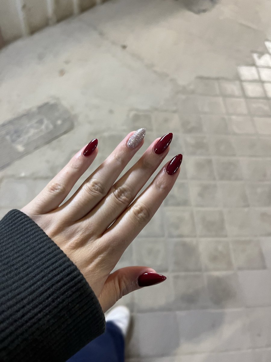 Neels36's tweet photo. top 2 de uñas que he tenido https://t.co/RGvj2azEzf