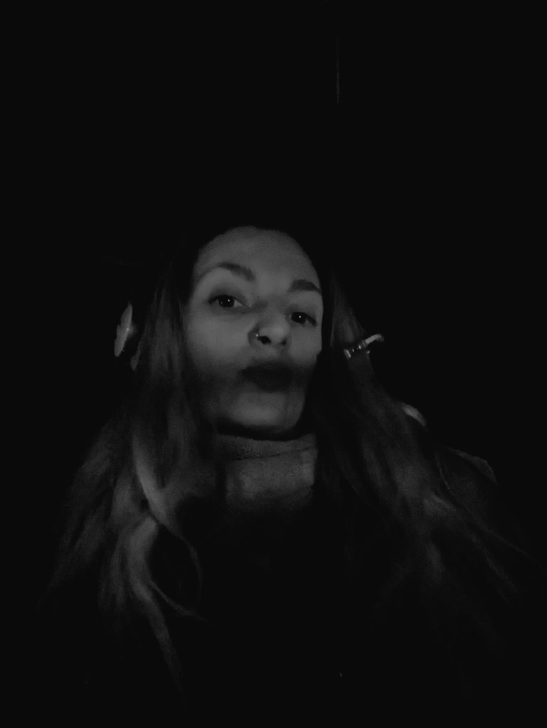 curie_julie's tweet photo. Candle light Julie ✨
Ungeschminkt und pure 🥹
Habt einen schönen Abend
#imperfectperfect
#perfektunperfekt https://t.co/OZ8hZe32mi