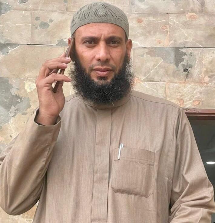 MyPalestine0's tweet photo. مسلحون من أمن حركة حماس في شمال غزة، قامت بإستدعاء وسجن الشيخ الدكتور أحمد ريحان ، لمنعه من إقامة صلاة العيد في العراء شمال غزة ، وتم سجنه وتحويله لمقراتها في غزة لعدم قبوله التوقيع على تعهد يقضي بعدم إقامة صلاة العيد في العراء. https://t.co/6uwgAqqEnW