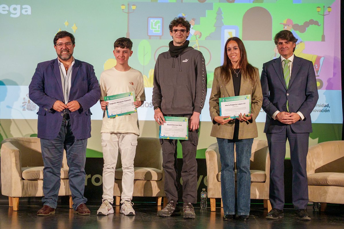 UniversidadAnd's tweet photo. 🚦 La Junta dedica 800.000€ a impulsar soluciones de ciudades inteligentes en 12 municipios de Sevilla.

📍 El SG de Investigación e Innovación inaugura la jornada técnica ‘Smart Movilidad Gran Vega’, proyecto enmarcado en la #ordenCITI de la Junta.

🔗 https://t.co/hOQNk2X35F https://t.co/p0kT35vTID