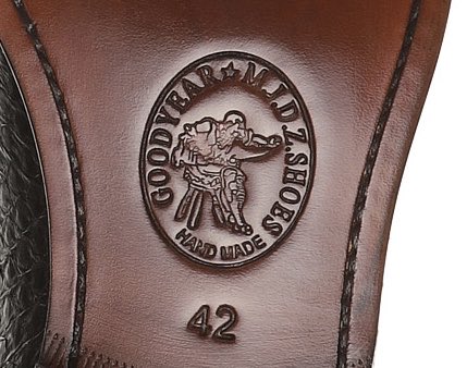 it’s actually goodyear welt process handmade mark,durable and can be used for a long time!