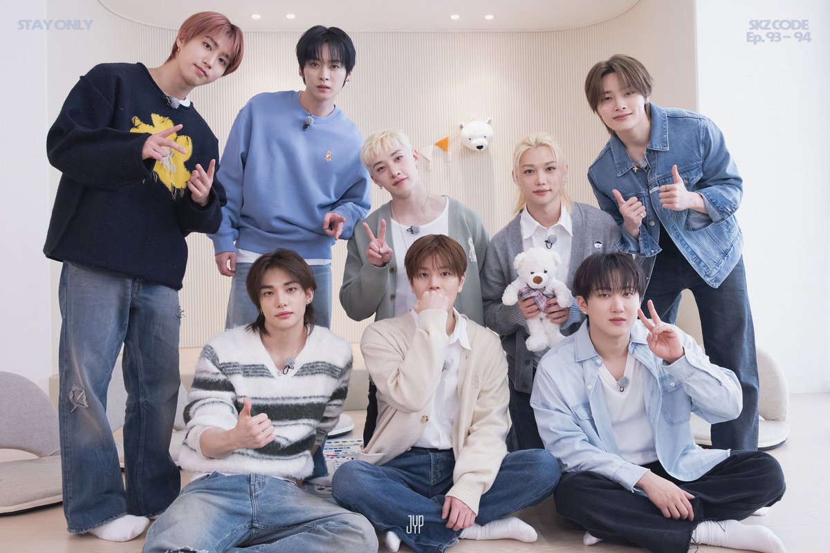 LeeKnowBrasil's tweet image. ↱#PIC 🐰 19.03.26↲ #LeeKnow nas fotos dos bastidores da gravação dos episódios 93 e 94 do SKZ-CODE.💙

#스트레이키즈 #리노 #LEEKNOW #StrayKids @Stray_Kids 👻