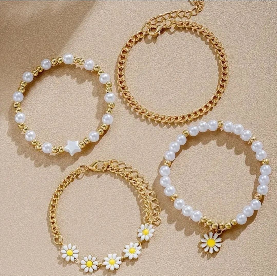 CM_Hearts's tweet image. #Elevate your style with this stunning 4-piece set of #bracelets, each featuring a beautiful #daisy #flower and #imitation #pearl bead #design buff.ly/3Cj6R3K #ATSocialMedia #ShopQuirkyHour #bizbubble #UKGiftHour #BritHour #smm #atsocialbiz #atsocialmedia #spring
