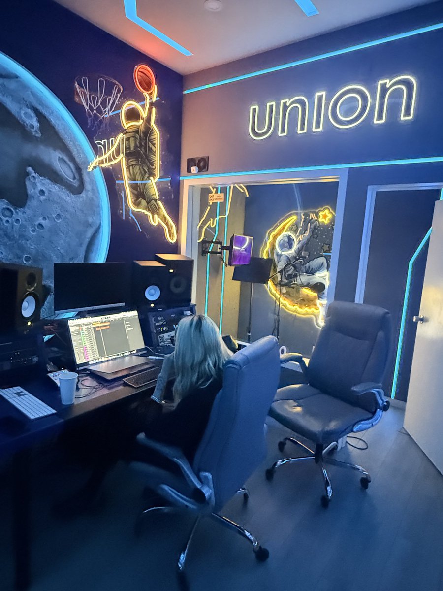 STORMI MAYA tweet media