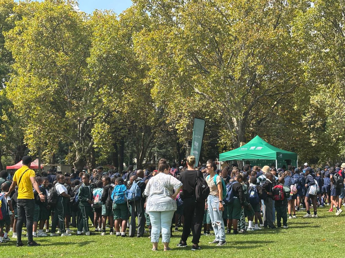 CleanerJoburg's tweet photo. Highlights from today's Education and Awareness at JHB Zoo. Celebrating water week with 5 schools and 480 learners. With entities and partners #FibreCircle #EcoGuides #ZeroWasteMonth @CityofJoburgZA β»οΈπποΈπ https://t.co/wOINWMRZEf